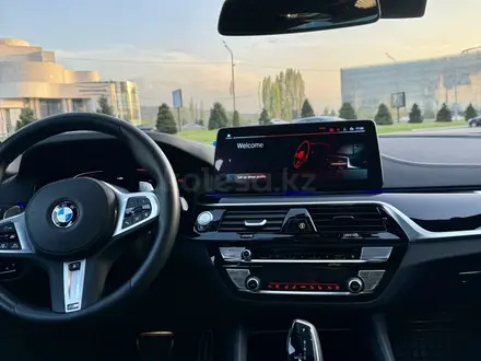 BMW 530 2022 года за 34 990 000 тг. в Алматы – фото 10
