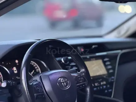 Toyota Camry 2019 года за 13 400 000 тг. в Уральск – фото 11