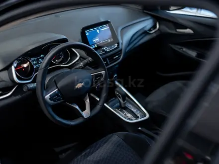 Chevrolet Onix LTZ 2025 года за 6 990 000 тг. в Алматы – фото 9