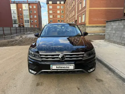 Volkswagen Tiguan 2018 года за 12 500 000 тг. в Уральск – фото 2