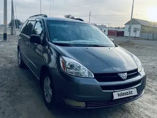 Toyota Sienna, 2004