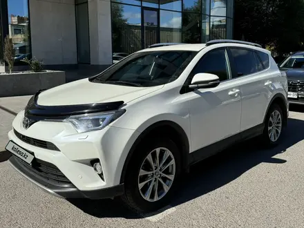 Toyota RAV4 2017 года за 14 500 000 тг. в Караганда