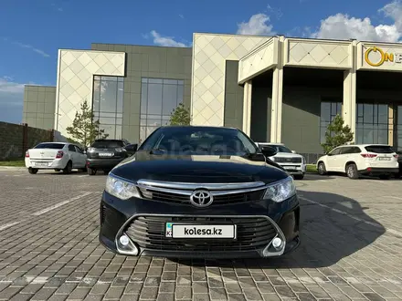 Toyota Camry 2015 года за 10 800 000 тг. в Шымкент – фото 2