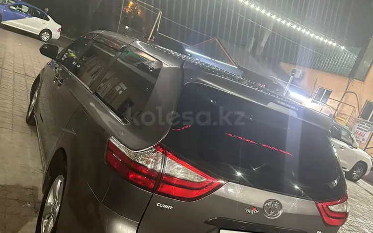 Toyota Sienna 2015 годаfor13 500 000 тг. в Алматы