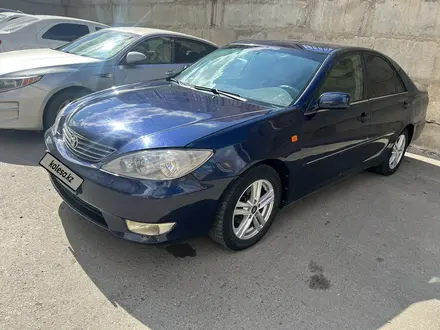 Toyota Camry 2004 года за 3 700 000 тг. в Актобе – фото 2