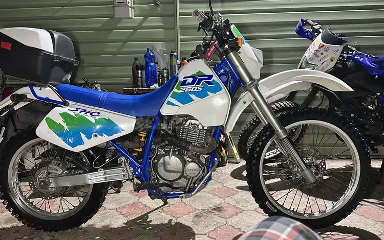 Suzuki  DR 250 1997 годаүшін1 650 000 тг. в Алматы