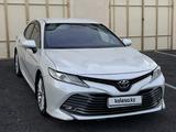Toyota Camry 2019 года за 13 300 000 тг. в Шымкент – фото 2