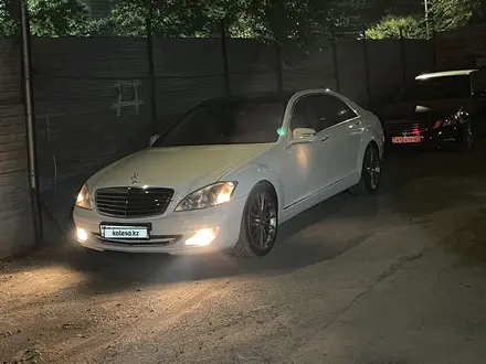 Mercedes-Benz S 500 2007 года за 7 900 000 тг. в Алматы – фото 17