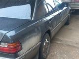 Mercedes-Benz E 200 1993 года за 800 000 тг. в Алматы