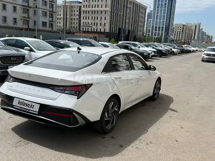 Hyundai Elantra 2023 года за 8 900 000 тг. в Астана – фото 3