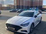 Hyundai Sonata 2020 года за 11 800 000 тг. в Актобе – фото 2