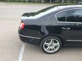 Volkswagen Passat 2005 года за 4 200 000 тг. в Астана – фото 40