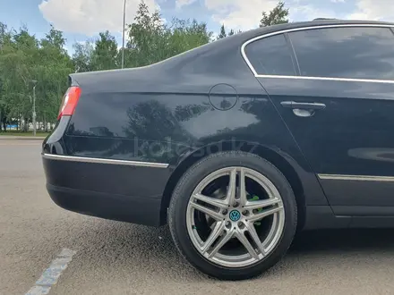 Volkswagen Passat 2005 года за 4 200 000 тг. в Астана – фото 41