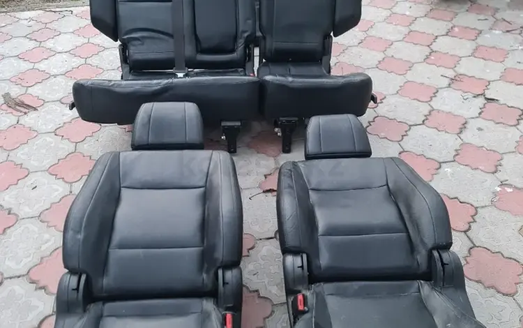 Салон кожа чёрная элетро сиденья на паджеро.4.3 за 300 300 тг. в Алматы