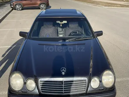Mercedes-Benz E 230 1996 года за 2 000 000 тг. в Астана – фото 4