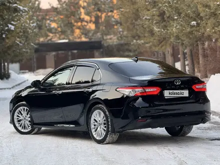 Toyota Camry 2019 года за 14 850 000 тг. в Алматы – фото 6