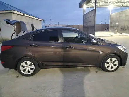 Hyundai Solaris 2014 года за 6 000 000 тг. в Атырау – фото 4