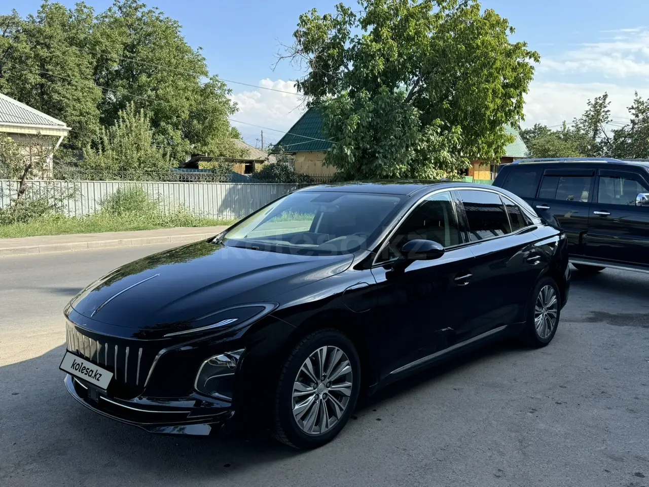 Hongqi E-QM5, 2025