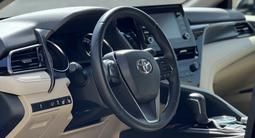 Toyota Camry 2022 года за 15 800 000 тг. в Шымкент – фото 5