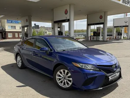 Toyota Camry 2017 года за 7 400 000 тг. в Уральск – фото 3