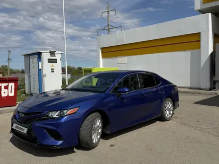 Toyota Camry 2017 года за 7 400 000 тг. в Уральск – фото 2