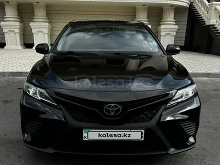 Toyota Camry 2019 года за 11 000 000 тг. в Тараз – фото 2