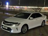 Toyota Camry 2017 года за 12 700 000 тг. в Жанаозен – фото 3