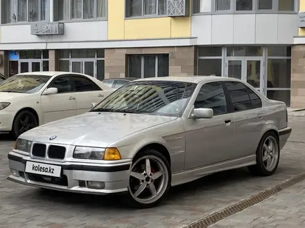 BMW 320 1996 года за 2 800 000 тг. в Алматы