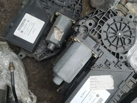 Моторчик стеклоподъемника VW Touareg за 10 000 тг. в Алматы