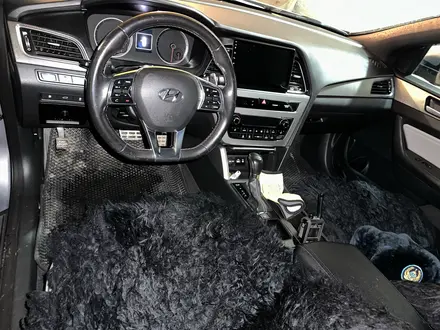 Hyundai Sonata 2015 года за 4 500 000 тг. в Актобе – фото 7