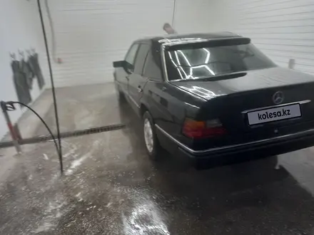 Mercedes-Benz E 200 1992 года за 1 000 000 тг. в Караганда – фото 2