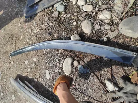 Ветровик передний правый camry 40 за 2 000 тг. в Алматы – фото 2