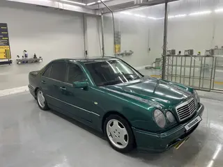 Mercedes-Benz E 320