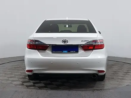 Toyota Camry 2017 года за 10 590 000 тг. в Астана – фото 6