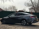 Hyundai Elantra 2023 года за 8 890 000 тг. в Уральск – фото 4