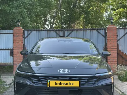 Hyundai Elantra 2023 года за 8 250 000 тг. в Уральск – фото 2
