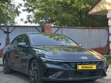 Hyundai Elantra 2023 года за 8 350 000 тг. в Уральск – фото 3