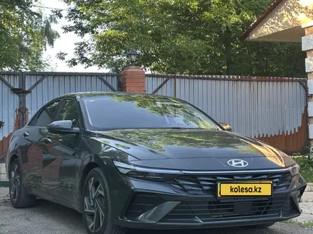 Hyundai Elantra 2023 года за 8 250 000 тг. в Уральск – фото 3