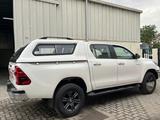 Toyota Hilux 2024 года за 16 685 000 тг. в Уральск – фото 2
