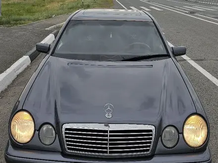 Mercedes-Benz E 280 1997 года за 3 150 000 тг. в Семей