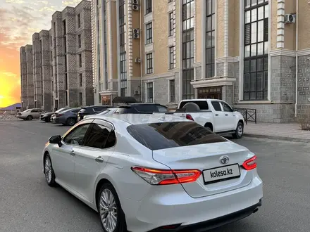 Toyota Camry 2019 года за 15 700 000 тг. в Актау – фото 2