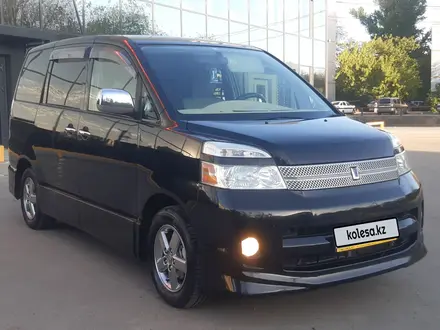 Toyota Voxy 2006 года за 4 700 000 тг. в Уральск – фото 2