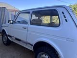 ВАЗ (Lada) Lada 2121 2000 года за 900 000 тг. в Атырау – фото 2
