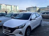 Hyundai Accent 2022 года за 7 300 000 тг. в Атырау – фото 3
