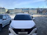 Hyundai Accent 2022 года за 7 300 000 тг. в Атырау – фото 2