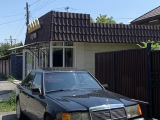 Mercedes-Benz E 230