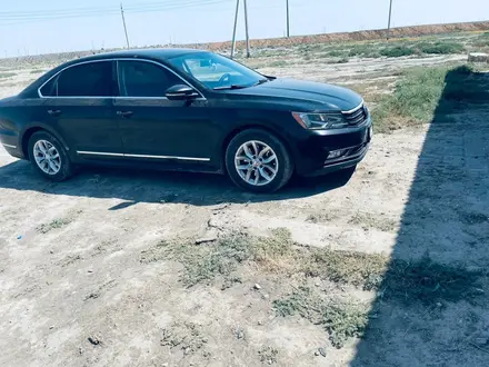 Volkswagen Passat 2016 года за 3 800 000 тг. в Атырау – фото 4