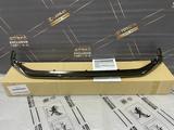 Нижний молдинг решетки Heritage Balck Vision LX570 за 380 000 тг. в Алматы