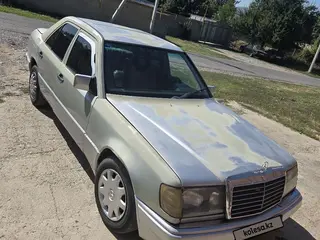 Mercedes-Benz E 230