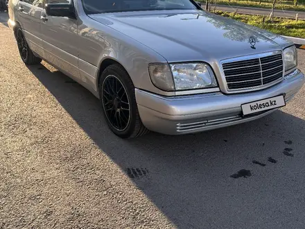 Mercedes-Benz S 320 1996 года за 4 100 000 тг. в Астана – фото 2